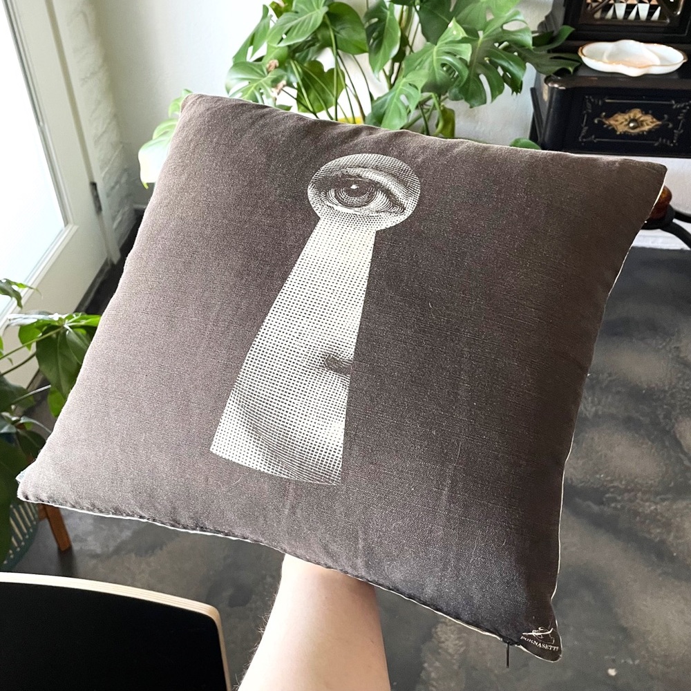 💥SOLD💥 FORNASETTI $225 White Key Throw Pillow - Picture 3 of 11